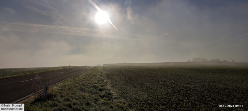 Landstraße bei Bad Camberg im Nebel