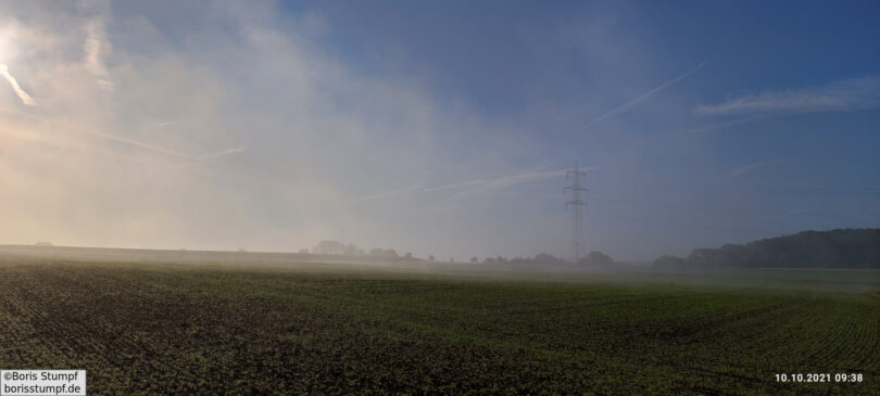 Landstraße bei Bad Camberg im Nebel